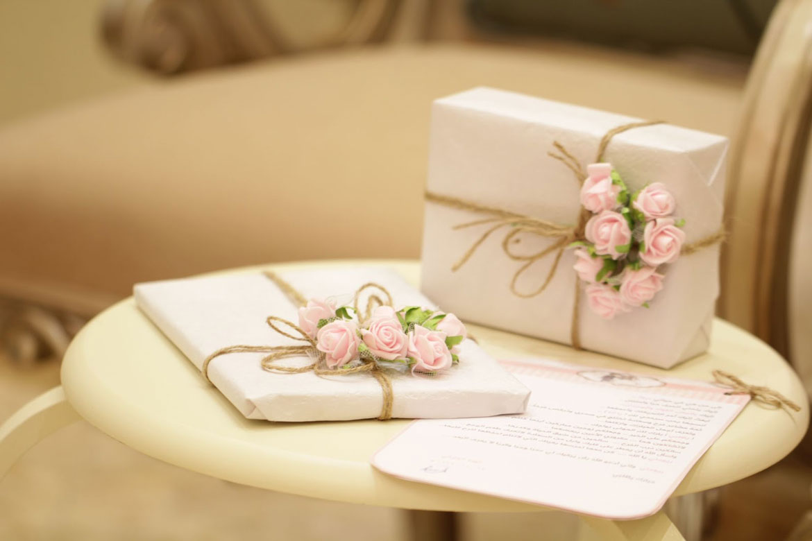 gift boxes with pink roses